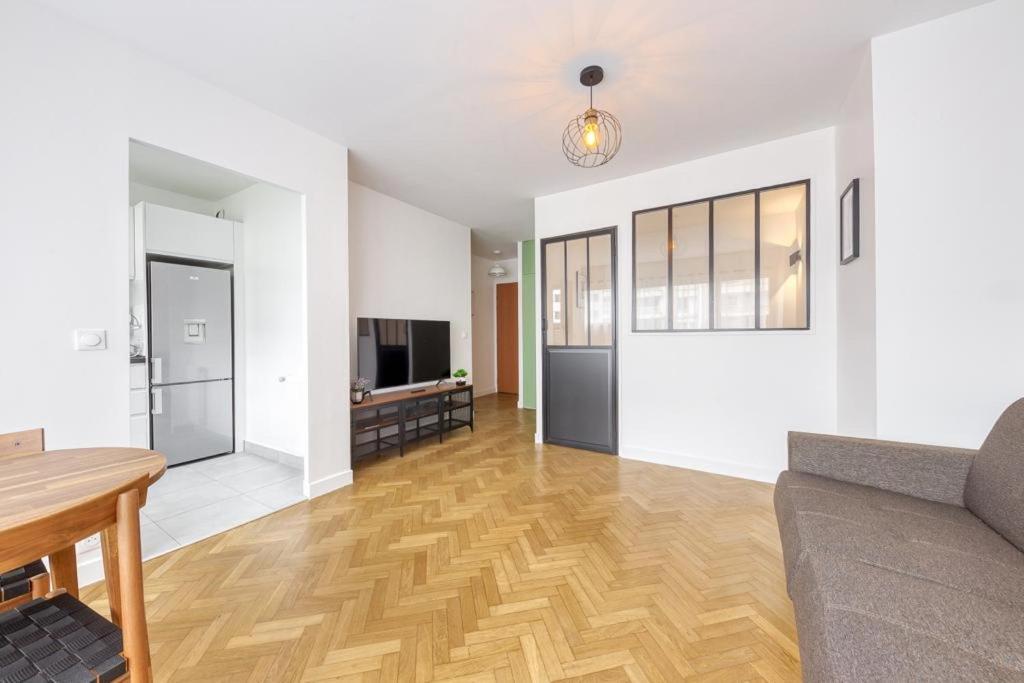L'Appartement D'Art Et De Lumiere Clichy Luaran gambar